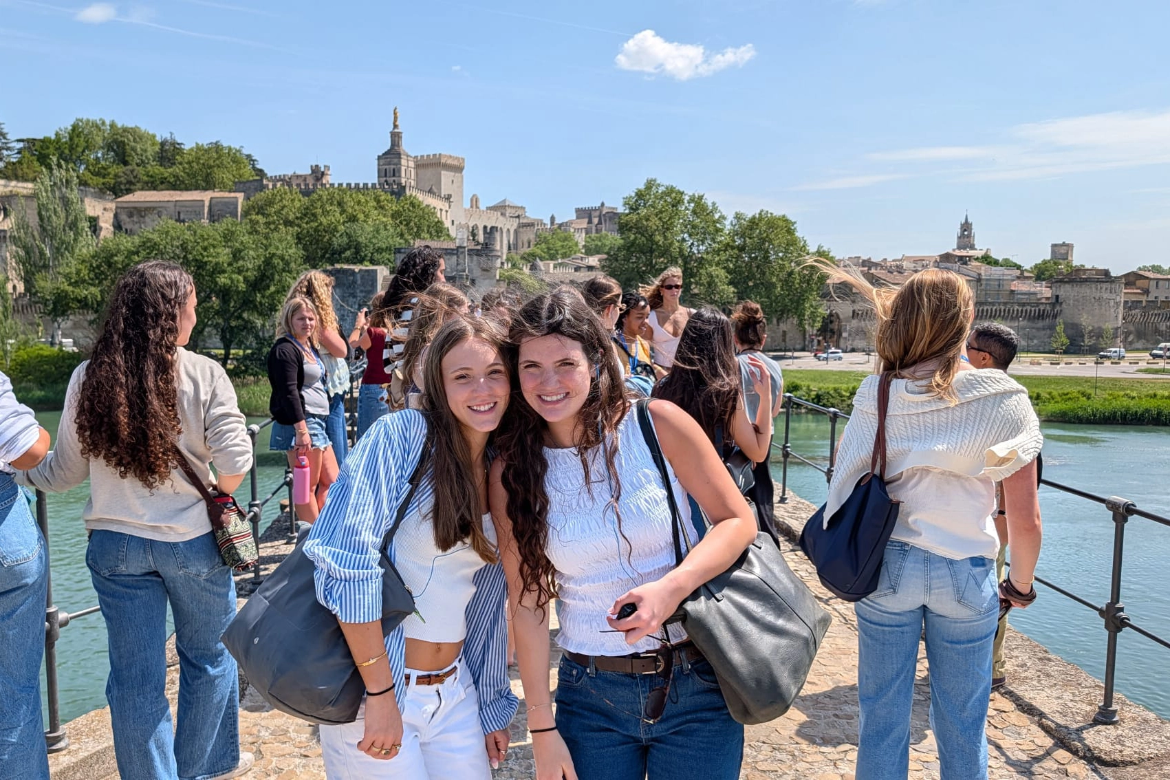 AIS France 2 3