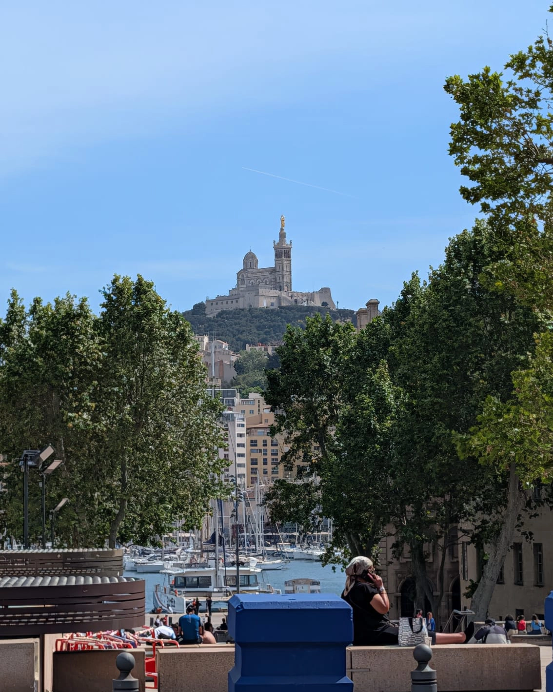 AIS France 4 10