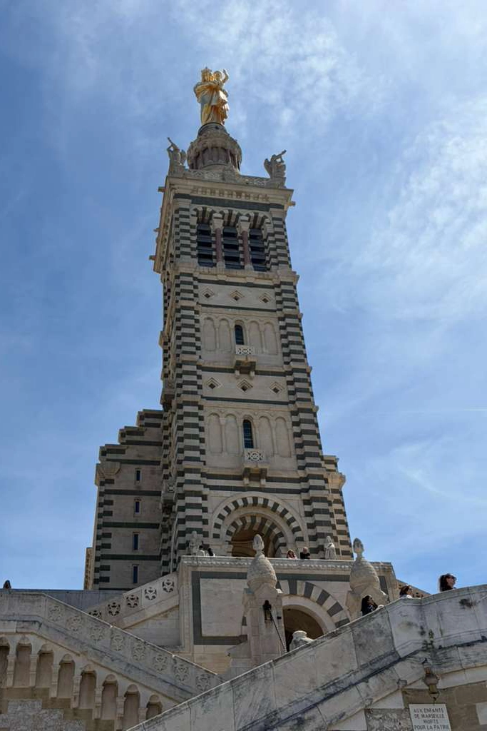 AIS France 8 1