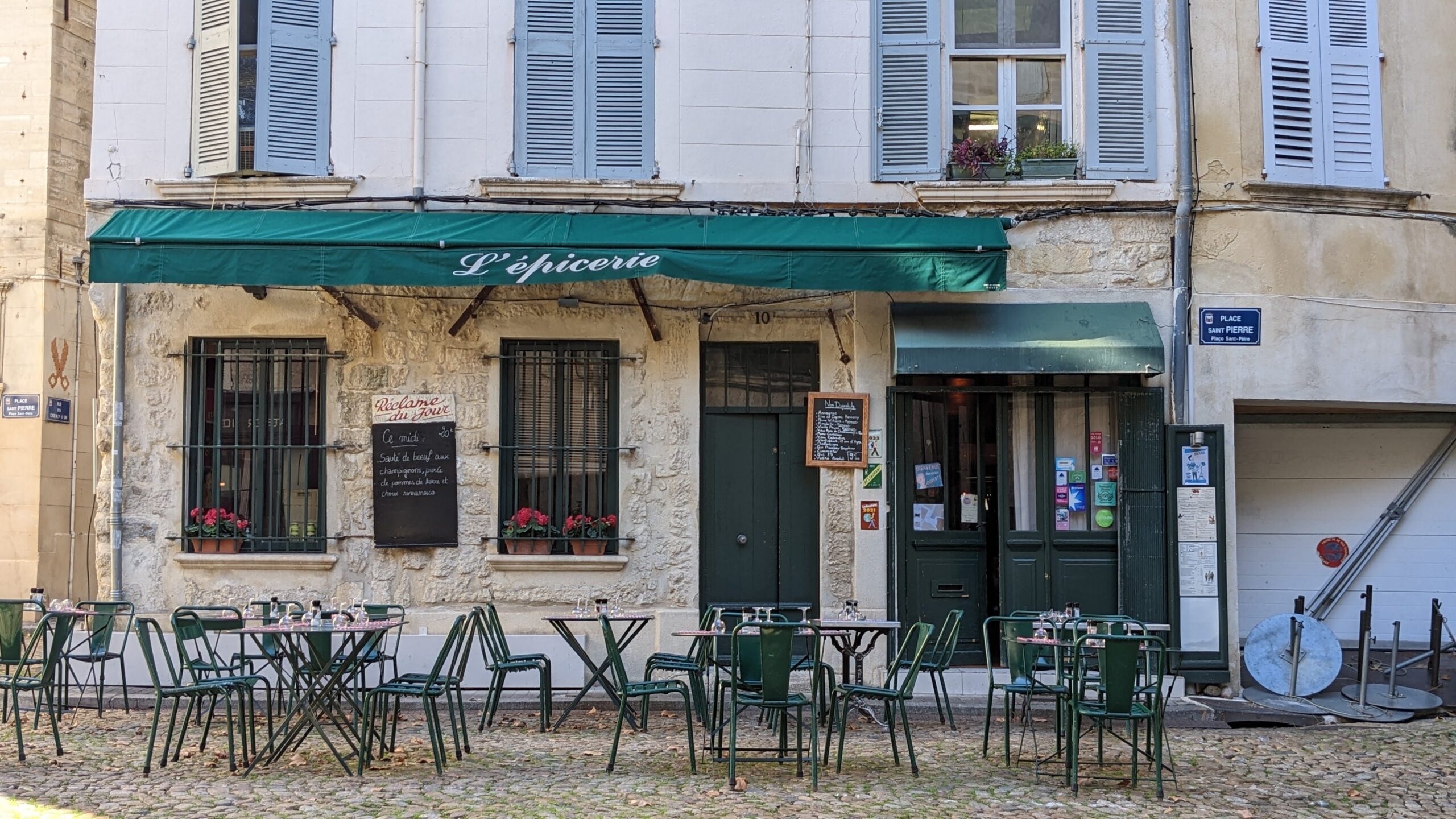 cafe in Avignon France