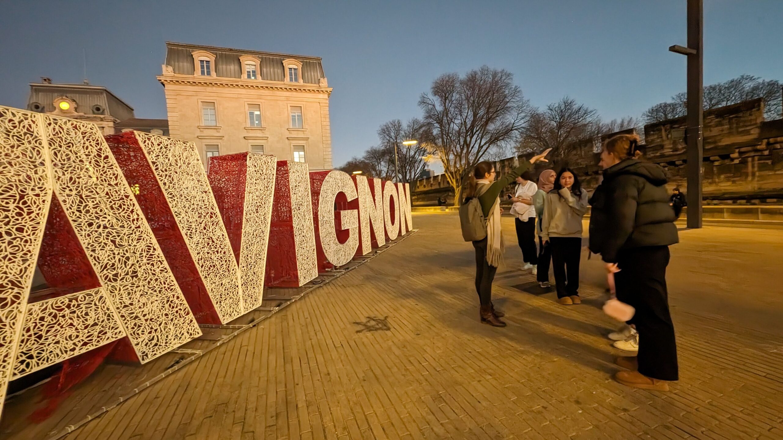 Miss Porter's Students arriving in Avignon