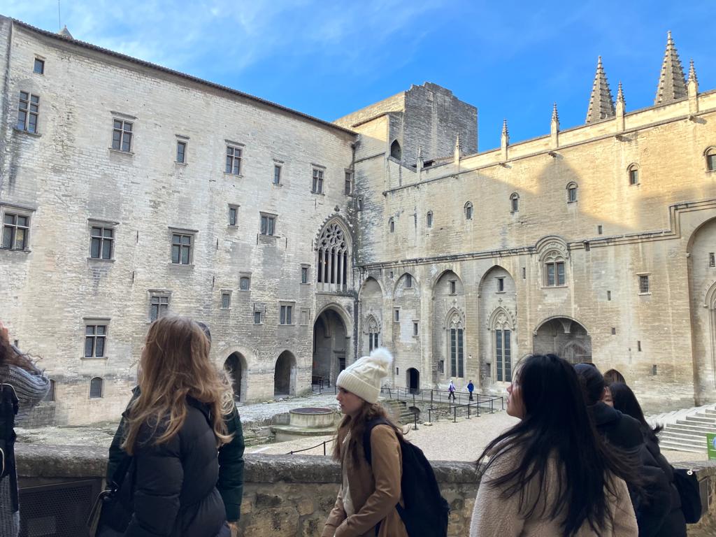 students at Le Palais de Papes